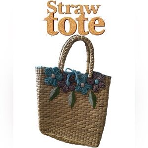 Straw hand bag tote w floral design